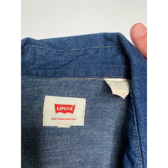 Levi’s Classic Denim Button Down Shirt - LARGE - Picture 6 of 6